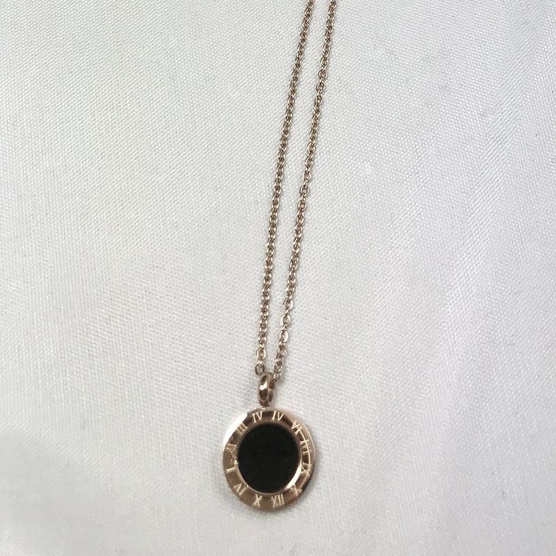 Roman Pattern Black Shell Pendant - melvincucci