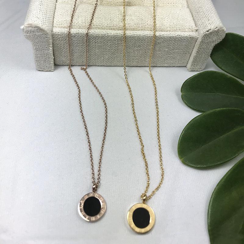 Roman Pattern Black Shell Pendant - melvincucci