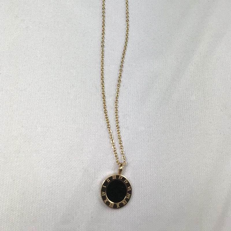 Roman Pattern Black Shell Pendant - melvincucci