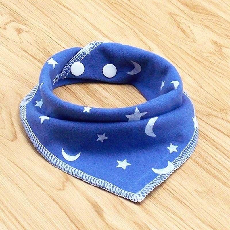Cat and dog triangle scarf - melvincucci