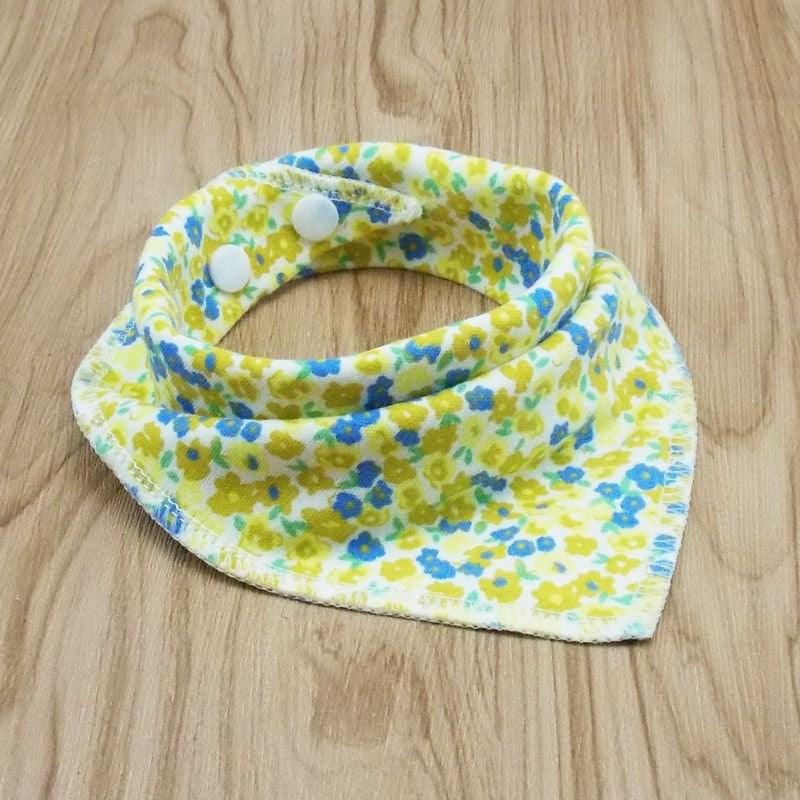 Cat and dog triangle scarf - melvincucci