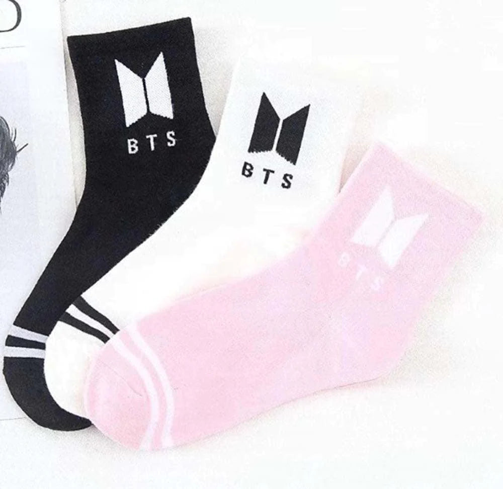 Comfortable men and women in cotton socks - melvincucci