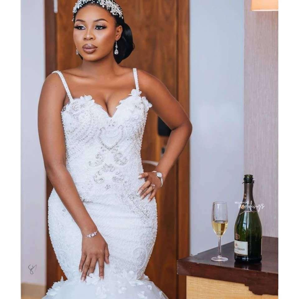 Lace sleeveless big tail style African bridal wedding dress - melvincucci