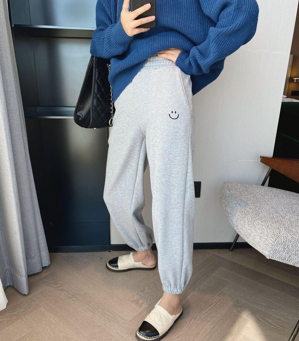 Smiley face plus velvet pants - melvincucci