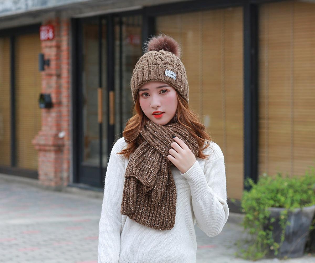 Women knitting wool hat and long scarf - melvincucci